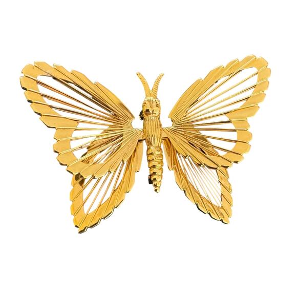Monet Vintage Goldtone 3D Butterfly Brooch EUC - Picture 1 of 3